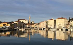 Seafront Apartment Ai Fari Piran